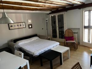 a bedroom with a bed and a table and chairs at Mirador del Mercadal in Tudela