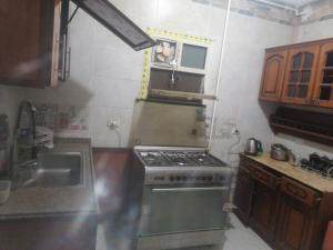 Köök või kööginurk majutusasutuses فلل الجامعه برج روبال بلازا اخر شارع الاستاد