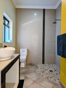 Ένα μπάνιο στο New Wave Village