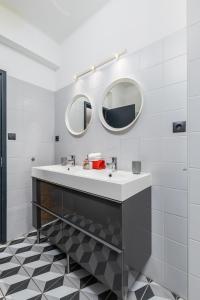 Koupelna v ubytování New Design Apartment by Gozsdu Court + 26 fotografií