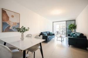 a living room with a table and chairs at Ashdod 5 rooms with mamad in Ashdod