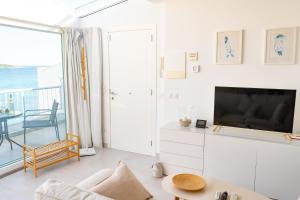 TV a/nebo společenská místnost v ubytování Marinamar sea View