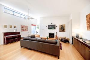 Posezení v ubytování Fortuna Bushland Retreat 20 min from Noosaville