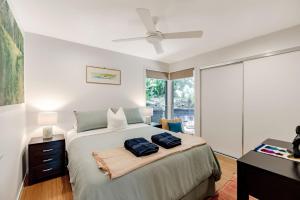 Postel nebo postele na pokoji v ubytování Fortuna Bushland Retreat 20 min from Noosaville