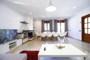 a living room with a table and a tv at Villa BARLOVENTO SPA in Cambrils