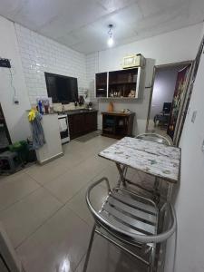 Køkken eller tekøkken på Casa com piscina