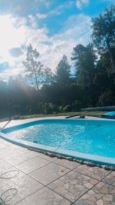 Swimmingpoolen hos eller tæt på Casa com piscina