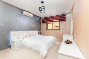 Ένα ή περισσότερα κρεβάτια σε δωμάτιο στο Modern and cozy apartment