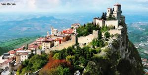 Nespecifikovaný výhled na hory nebo výhled na hory při pohledu z prázdninového domu