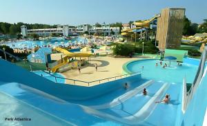 Bazén v ubytování Ferienpark Cesenatico Mobilehome Orione für 5 Personen nebo v jeho okolí