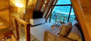 TV a/nebo společenská místnost v ubytování Lar Lodge