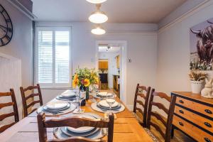 Χώρος καθιστικού στο Spacious Old Post Office, 3 Bed in Nantwich by 53 Degrees Property - Perfect for Families and Groups