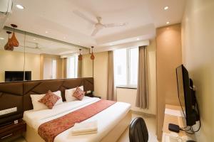 TV a/nebo společenská místnost v ubytování Majesta stays pitampura + 56 fotografií