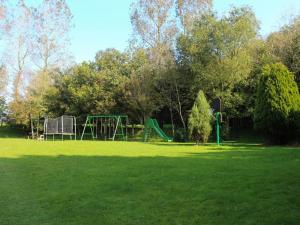 Herní místnost nebo prostor pro děti v ubytování Maison avec jardin clos, proche de Montreuil sur Mer, activités familiales, animaux acceptés, wifi inclus - FR-1-376-97