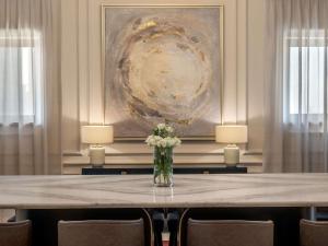 a table with two lamps and a vase of flowers at Sofitel Cairo Downtown Nile in Cairo +165 photos