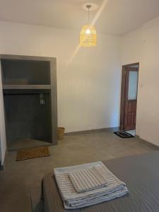 a room with a flat screen tv and a table at The Drop In Surfhouse Madiha in Madihe East