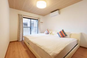 Кровать или кровати в номере Tenjin Bridge Guestroon Maximum 10 people