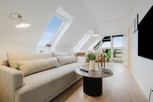 Χώρος καθιστικού στο Exclusive 2BR apartment with a focus on comfort