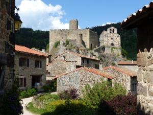 Fotografie z fotogalerie ubytování Gîte Vallon 4 pers avec WiFi et animaux admis - FR-1-496-122 v destinaci Apinac