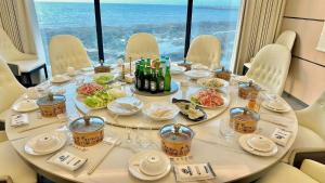 Photo de la galerie de l'établissement Minghao Club, à Conakry