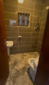a bathroom with a toilet and a sink at Luxo in Cotonou