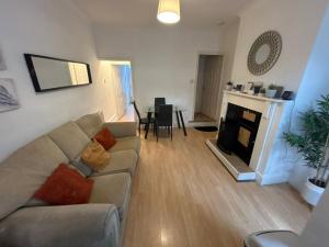 Posezení v ubytování Centrally located 3 bedroom home