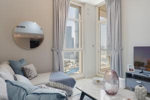 a living room with a couch and a mirror at Urban Chic - Mangrove Place in Abu Dhabi