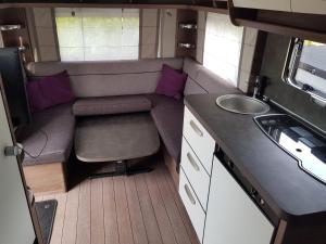 Kuchyň nebo kuchyňský kout v ubytování Mietwohnwagen 23 Small