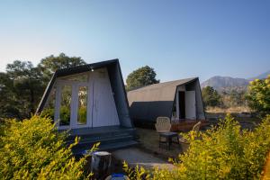 Nespecifikovaný výhled na hory nebo výhled na hory při pohledu z hotelu