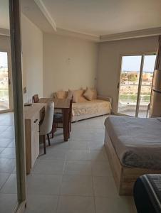 Postel nebo postele na pokoji v ubytování Scandic resort سكاندك