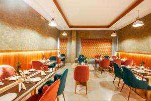 a rendering of a restaurant with tables and chairs at Amity's Courtyard in Jāmb