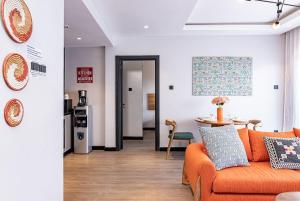 Χώρος καθιστικού στο Escada, Furnished 2 Bedroom Apartment Master Ensuite +6 φωτογραφίες