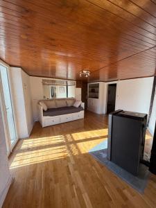 Ένα ή περισσότερα κρεβάτια σε δωμάτιο στο Face au chateau +4 φωτογραφίες