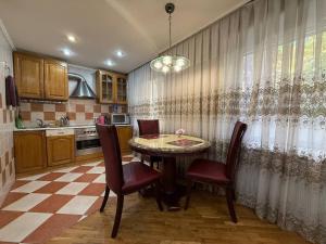 Η κουζίνα ή μικρή κουζίνα στο Воскресенская 12 Пассаж Цум +15 φωτογραφίες