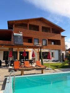 Bazén v ubytování CASA DE VACANTA CLARA MARIA nebo v jeho okolí