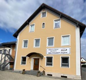a building with a sign that reads museumowment library at kreuzwirt bayern in Essenbach