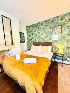 a bedroom with a large bed with a yellow blanket at Lorne House-Near Centre-Free Parking-Sleeps 8 in Bath