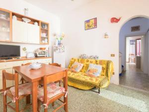 Kuchyň nebo kuchyňský kout v ubytování Holiday Home Il cortile nel centro by Interhome