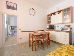 Kuchyň nebo kuchyňský kout v ubytování Holiday Home Il cortile nel centro by Interhome