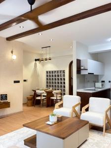 Istumisnurk majutusasutuses My Villa Noa - Direct Pool Access Staycation