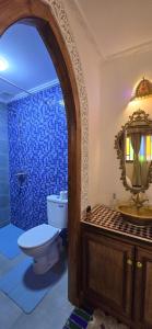 Koupelna v ubytování Riad Zellige Rahba