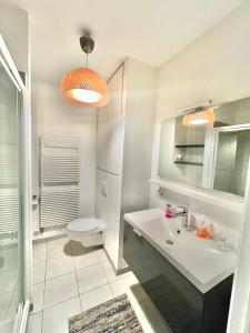 Un baño de Hyper centre appartement brussels