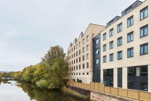 Tầm nhìn suối chảy gần căn hộ