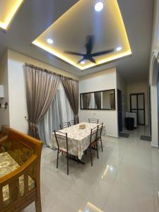 Χώρος καθιστικού στο Teratak Atok Abah Kampung Sg Bagan Laut