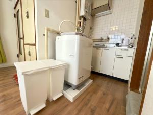 a kitchen with a machine in the middle of a room at 2-6大通駅まで地下鉄で4駅の場所で美室のリフォーム済みアパートメント in Sapporo