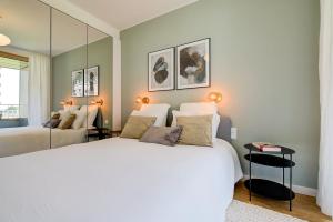 Postel nebo postele na pokoji v ubytování Luxury 1 bedroom flat in Kirchberg