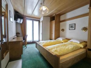 Postel nebo postele na pokoji v ubytování Sonnenhotel Soldanella Sonneck