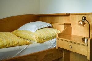 Postel nebo postele na pokoji v ubytování Sonnenhotel Soldanella Sonneck