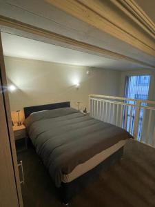 Postel nebo postele na pokoji v ubytování Central Leeds Apartment Oasis