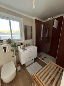 a bathroom with a toilet and a sink and a shower at Appartement T2 - proche mer - balcon ensoleillé in Six-Fours-les-Plages